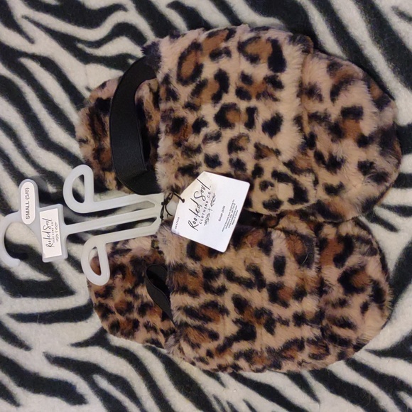 👣ROOTED SOUL Cheetah/Leopard Print Slippers footwear - Picture 2 of 10